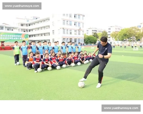 基于足球教学比赛情境的学校体育课堂创新实践路径探析与优化策略